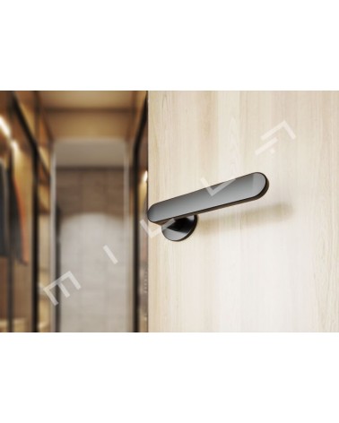 Tirador de puerta negra ALORA tirador de diseño vista inferior montado en una puerta