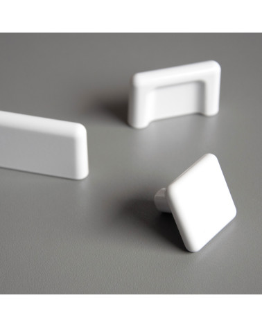 Botón de mueble blanco NOX tirador de diseño destacado sobre una superficie clara