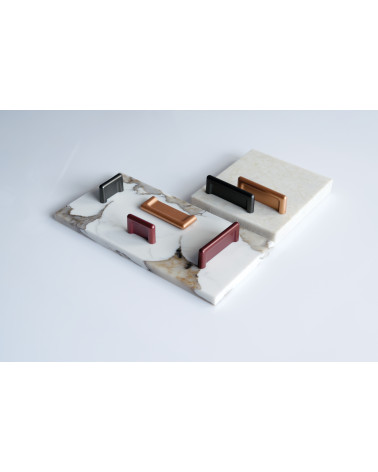 Tirador de mueble NOX-1 tirador de diseño presentado sobre placas