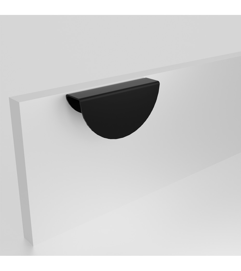 Tirador de mueble negro mate ZORIA en el frente diseño