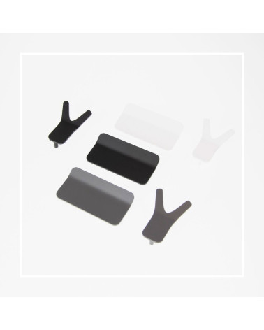 Tirador de mueble SEA diseño posado plano sobre superficie blanca