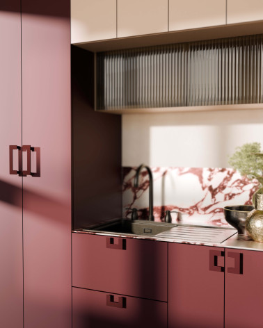 Tirador de mueble burdeos SOLEA tirador de diseño montado en un mueble de cocina