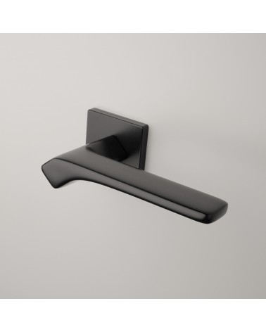 Tirador de puerta contemporánea BERGERIA tirador de diseño montada en una puerta