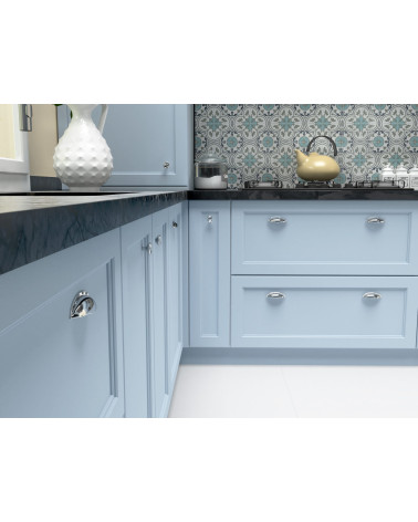 Tirador de mueble cromo pulido ASHEMA tirador de diseño montado en un mueble de cocina