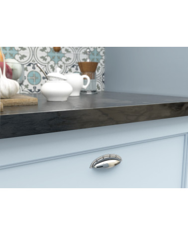 Tirador de mueble cromo pulido ASHEMA tirador de diseño montado en un mueble