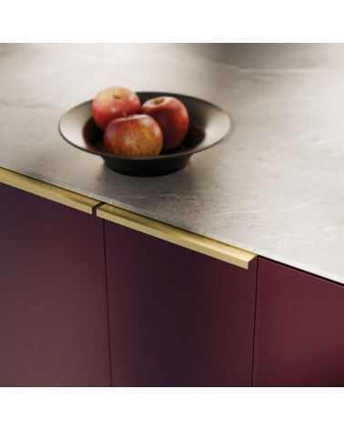Tirador de mueble anodizado en oro VERA tirador de diseño montado en un mueble