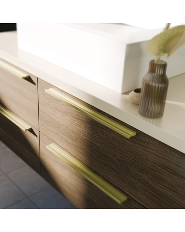 Tirador de mueble anodizado en oro ESSEN tirador de diseño vista inclinada montado en un mueble