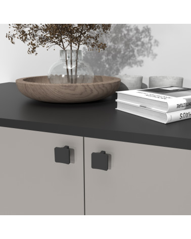 Tirador de mueble negro mate SIENA diseño montado en un mueble