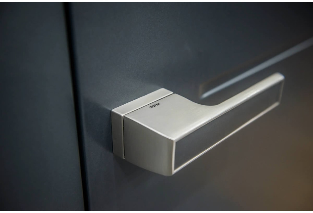 Qué colores de puerta combinar con una manilla color óxido