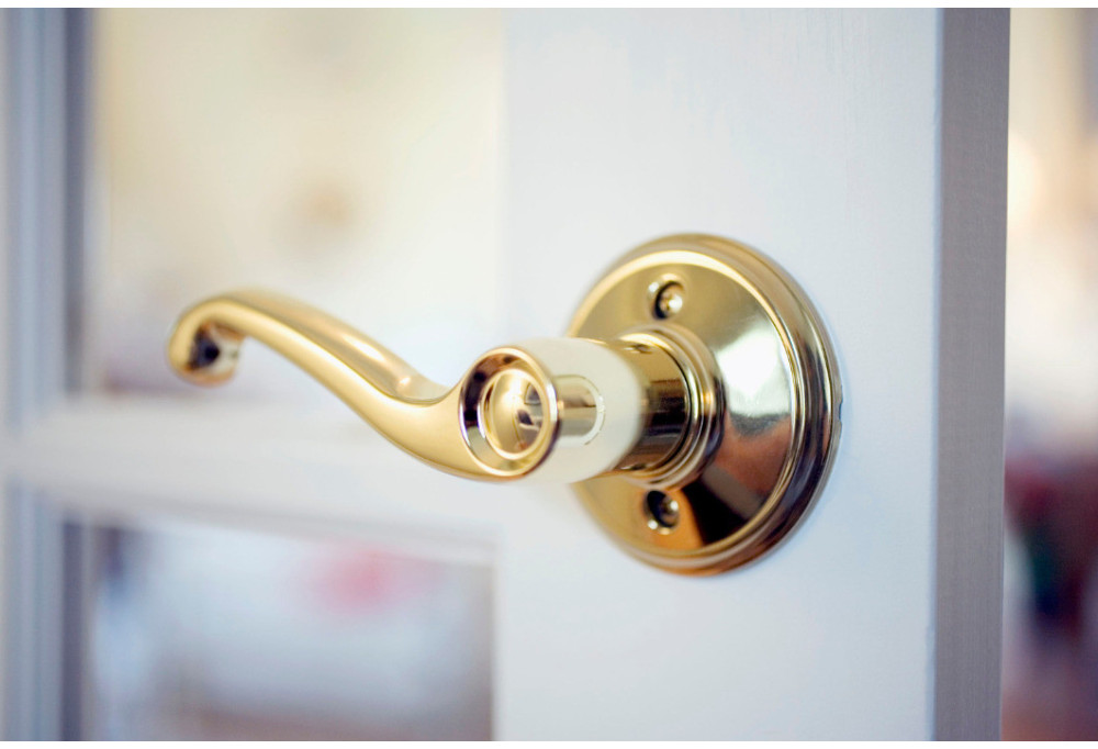Tiradores de puerta elegantes: el secreto de una decoración refinada