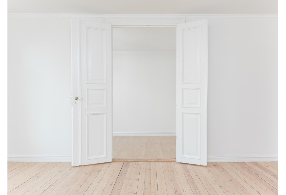 Trucos para renovar sus puertas interiores con molduras