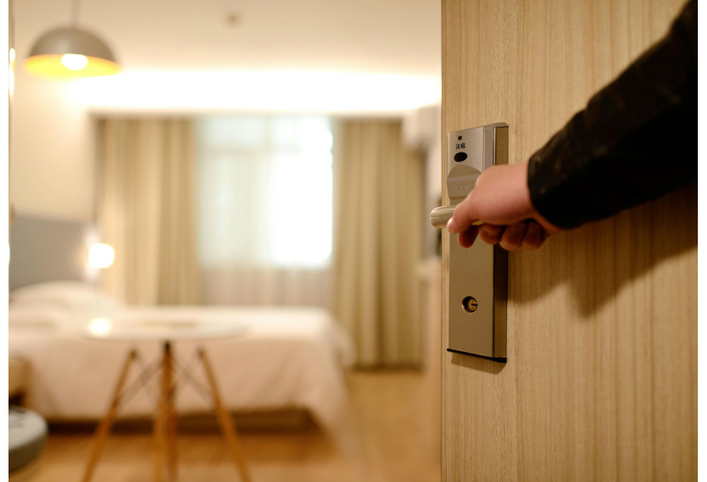 Tiradores de puerta inteligentes: la evolución del tirador en la era de los edificios conectados