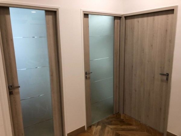 instalación de nuestras manecillas de diseño - modelo Warna cromo satinado